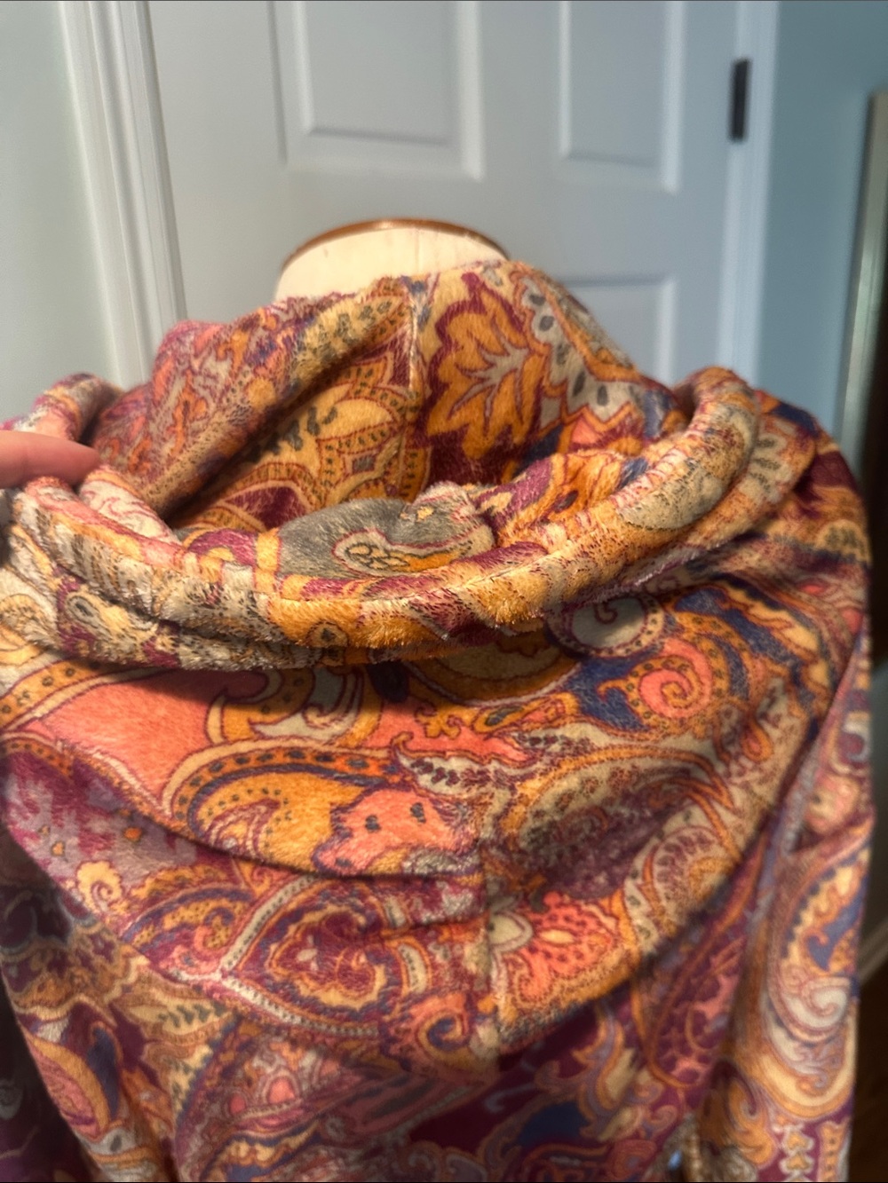 Like new! Johnny Was Long Cozy plush robe-  Sz L/XL Hooded Paisley Pockets Belt - Picture 7 of 10